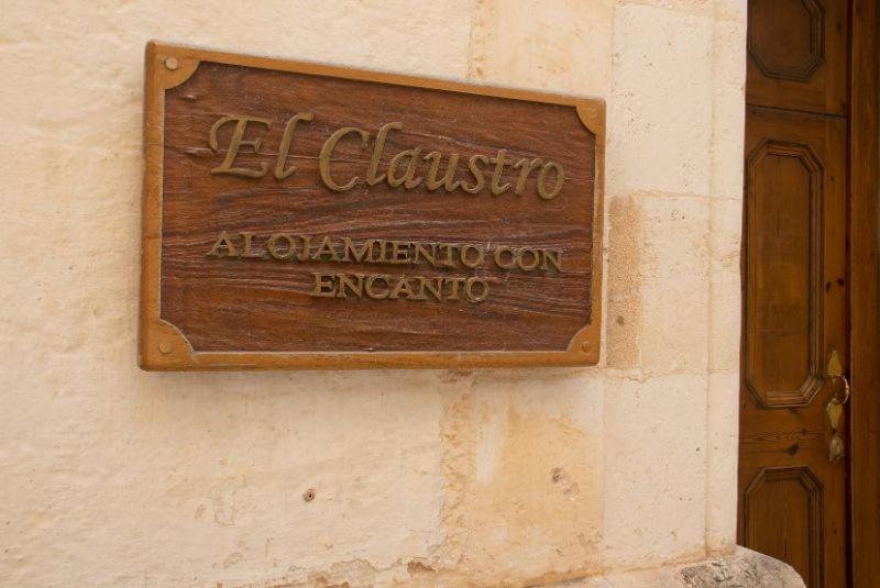 Hostel Grupoandria El Claustre De Ciutadella - Hospederia Exterior foto